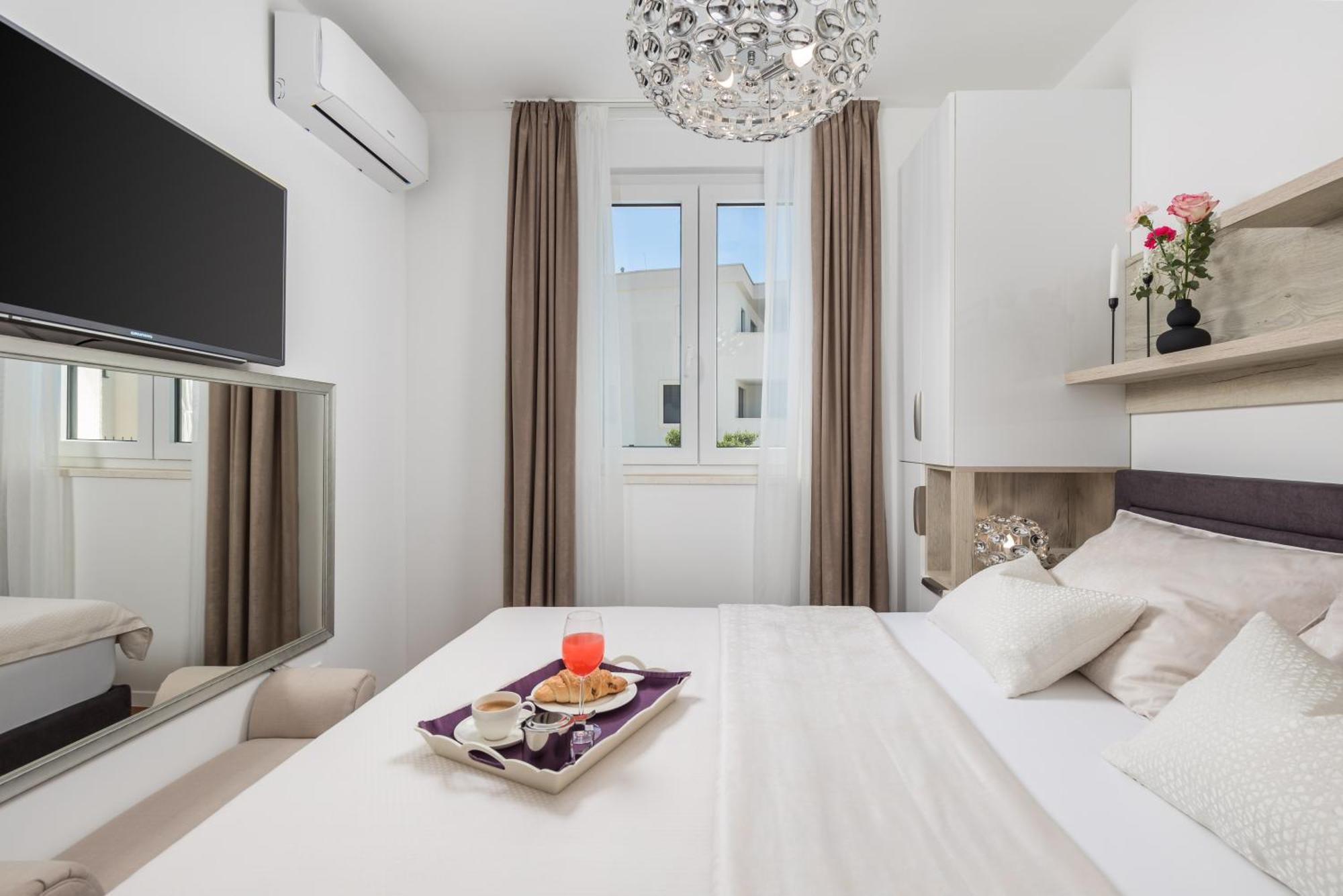 Luxury Apartment Hyperion With Private Pool And Garden Murter Zewnętrze zdjęcie