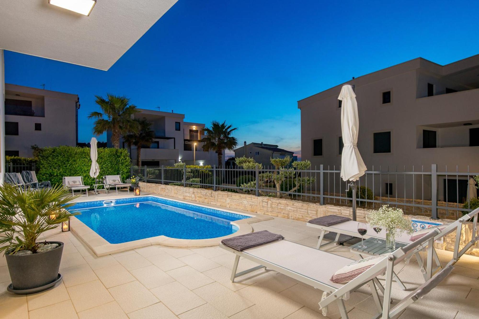 Luxury Apartment Hyperion With Private Pool And Garden Murter Zewnętrze zdjęcie