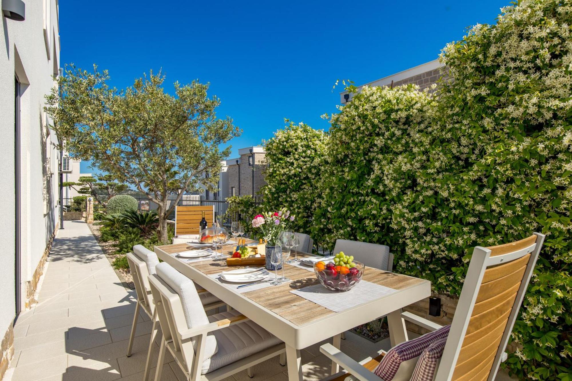 Luxury Apartment Hyperion With Private Pool And Garden Murter Zewnętrze zdjęcie
