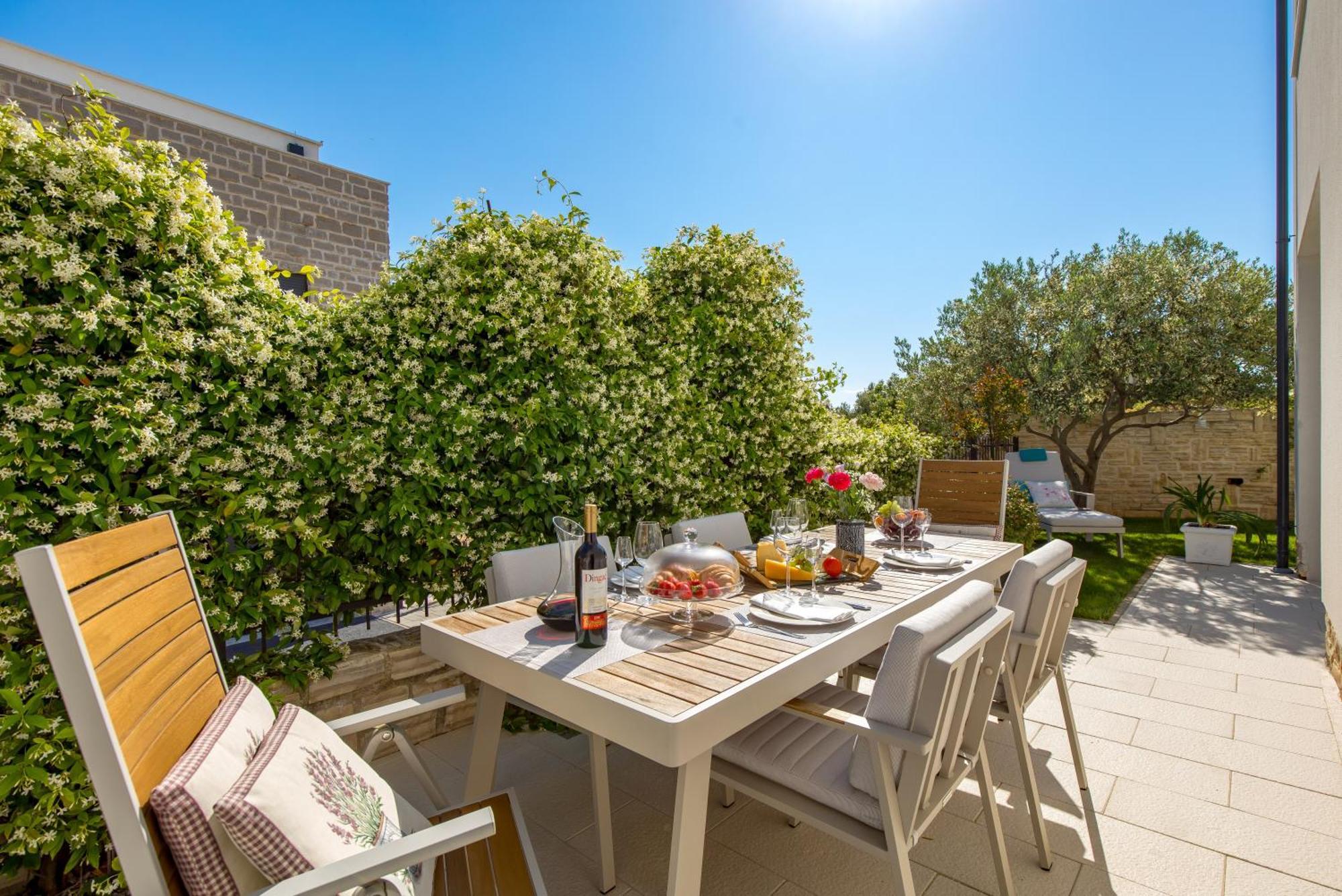 Luxury Apartment Hyperion With Private Pool And Garden Murter Zewnętrze zdjęcie