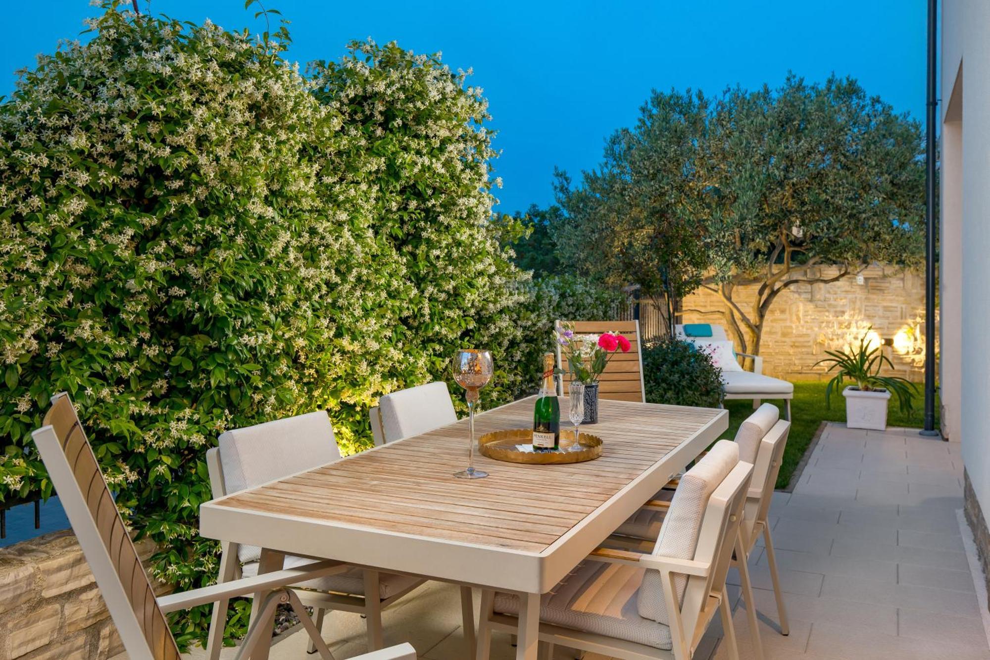 Luxury Apartment Hyperion With Private Pool And Garden Murter Zewnętrze zdjęcie